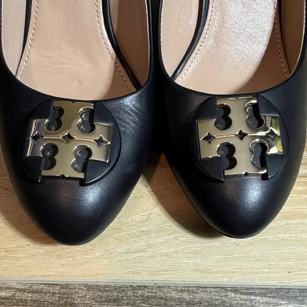 Tory Burch Black Leather Logo Cap-Toe Pumps with Gold Emblem - Picture 8 of 10